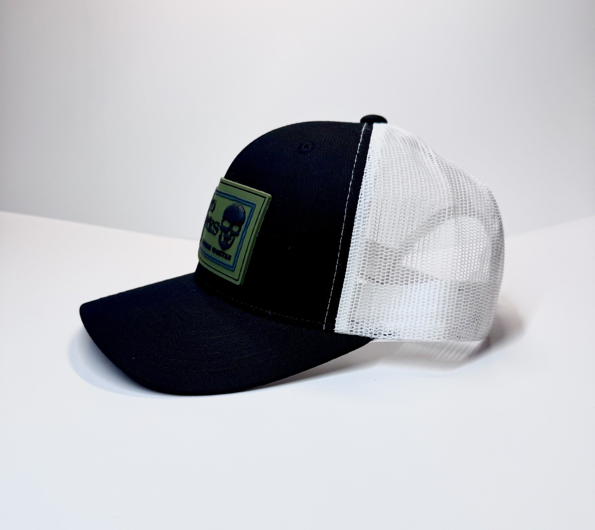HAT BLACK ON WHITE MESH ZERO FUCKS