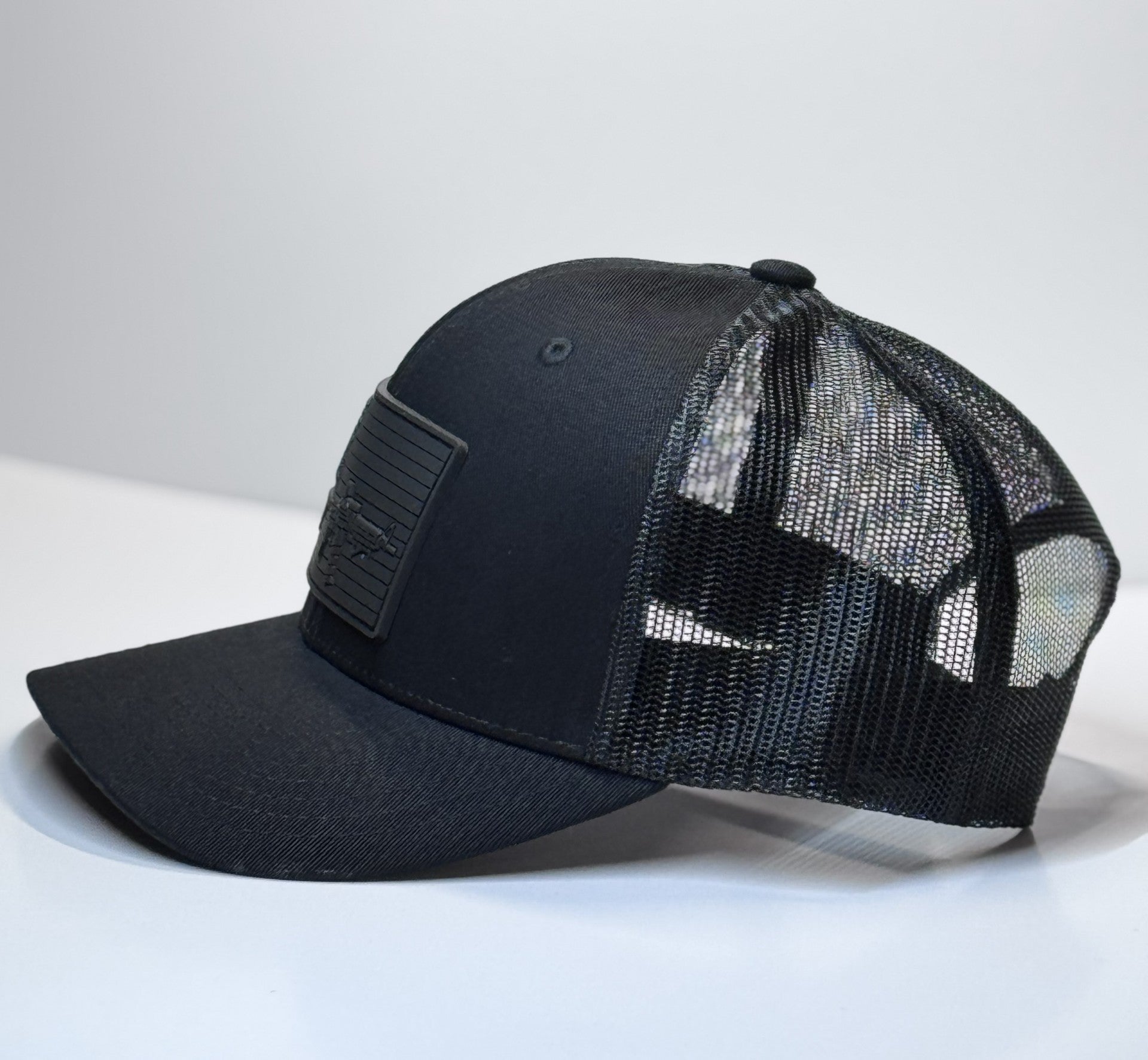 HAT BLACK ON BLACK MESH BLACK FLAG M4